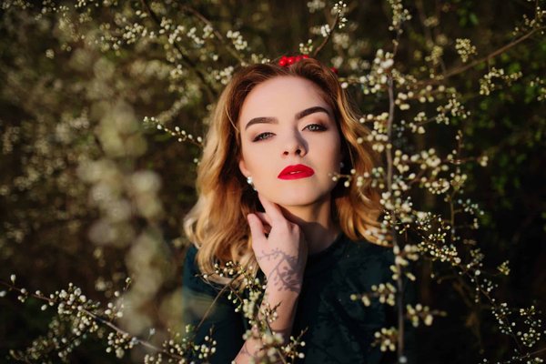 What Are the Key Considerations for Choosing a Silk Scarf to Elevate Your Business Attire?